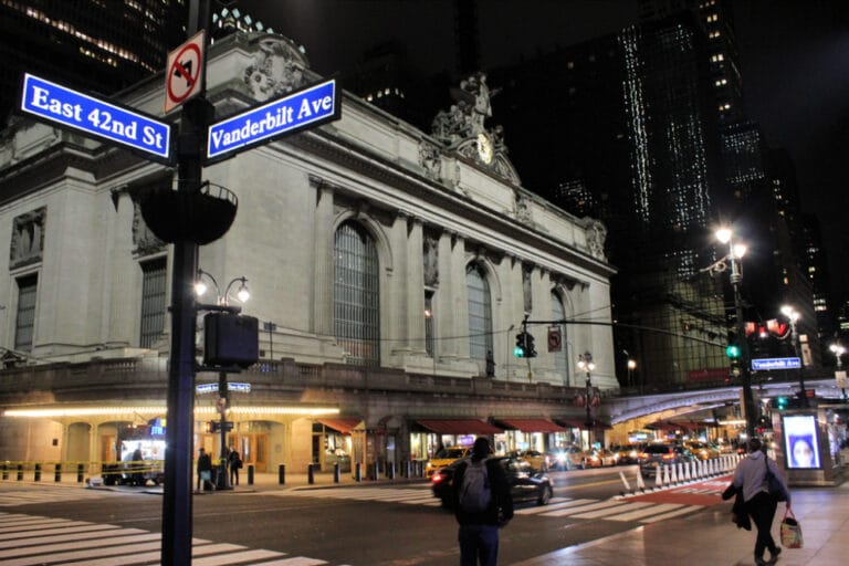 Toronto vs. New York: Which is the Best Destination?