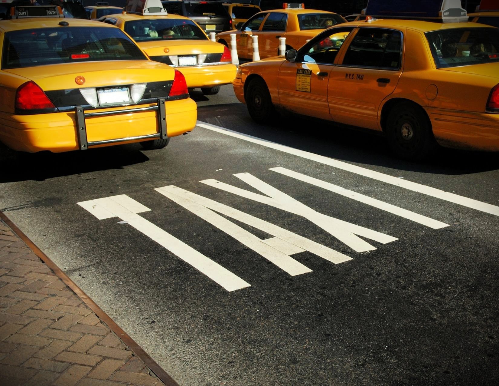 How to Hail a Cab Like a New Yorker Local Tips You Need!