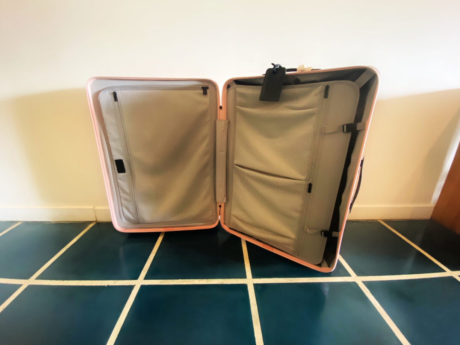 MONOS Luggage Review Is it 2024's Best Large Checked Bag?