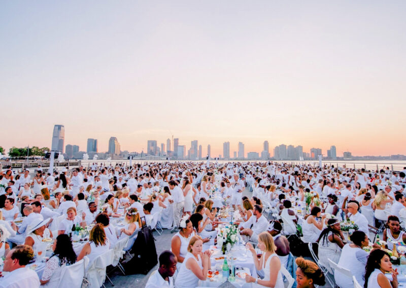 60 Things to Do in NYC in the Summer: Sizzling City Ideas Diner en Blanc 2015 Hi-Res Joe Cavallini-11-2