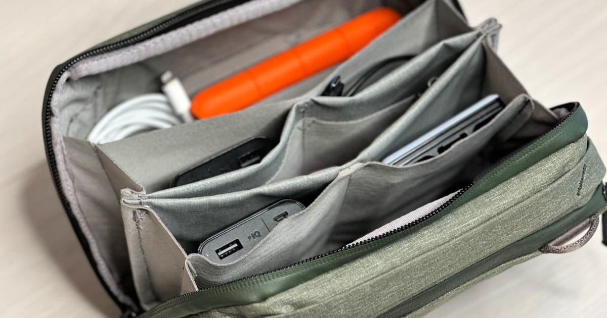 PEAK DESIGN TECH POUCH REVIEW - ALLY TRAVELS - BEST TECH GEAR FOR TRAVEL