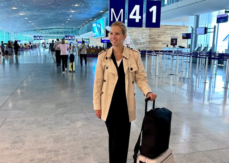 ALLY AT THE AIRPORT IN PARIS CDG WITH THE VISTA BACKPACK BY MAVERICK & CO 