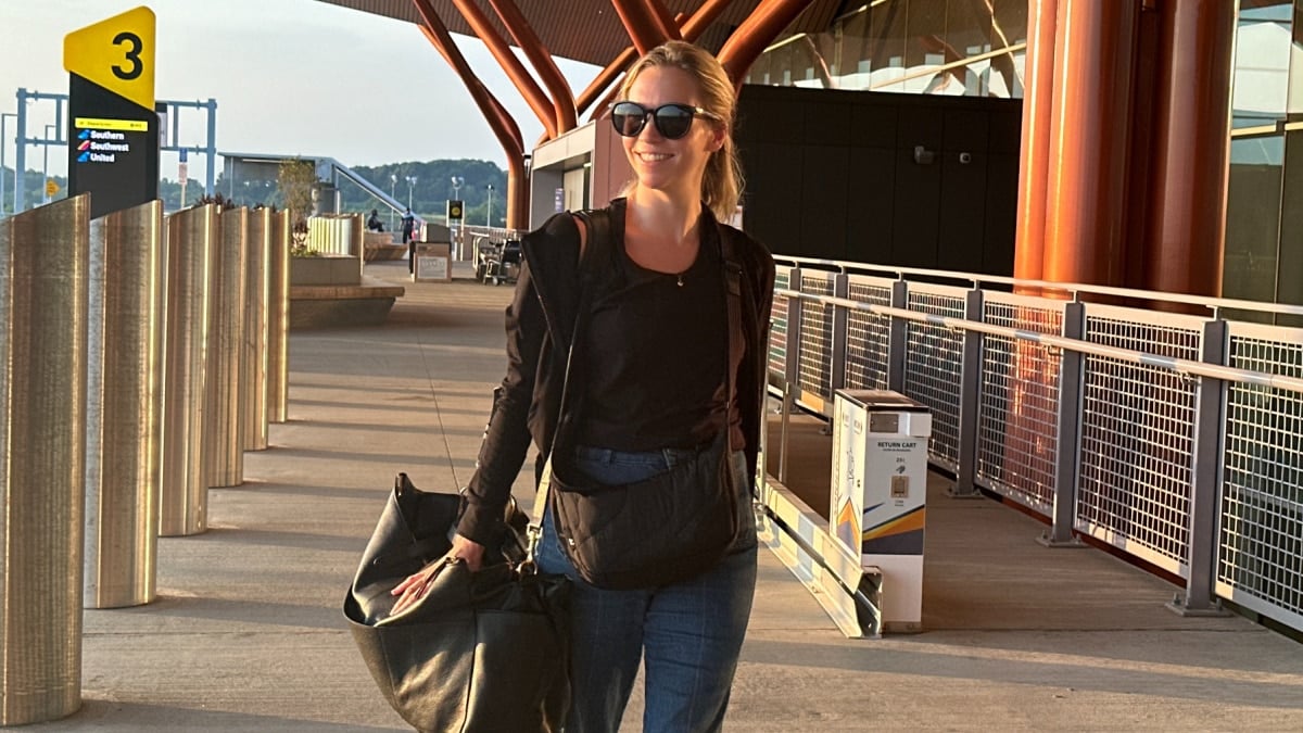 Ally Travels - Quince Italian Leather Weekender Review
